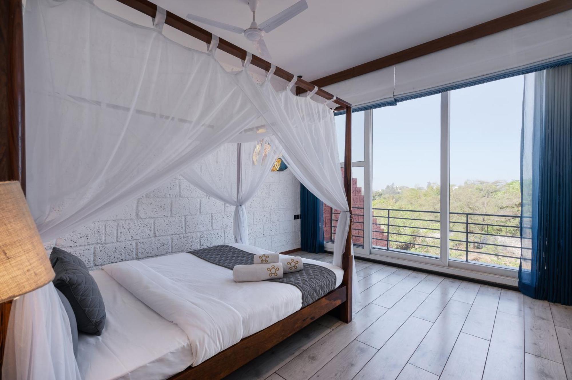 Saffronstays Calvin - 3 Bedroom Pool Villa In 罗纳瓦拉 外观 照片
