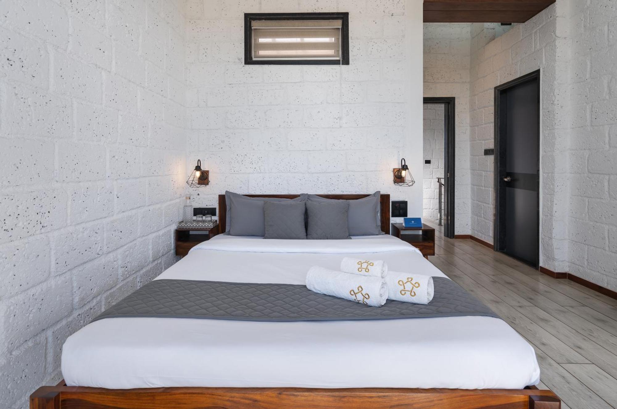 Saffronstays Calvin - 3 Bedroom Pool Villa In 罗纳瓦拉 外观 照片